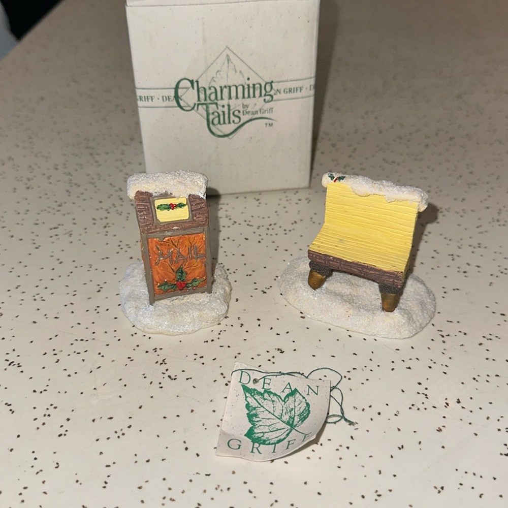 Charming Tails Mail Box & Bench 87/560 Intro & Retired 1995!